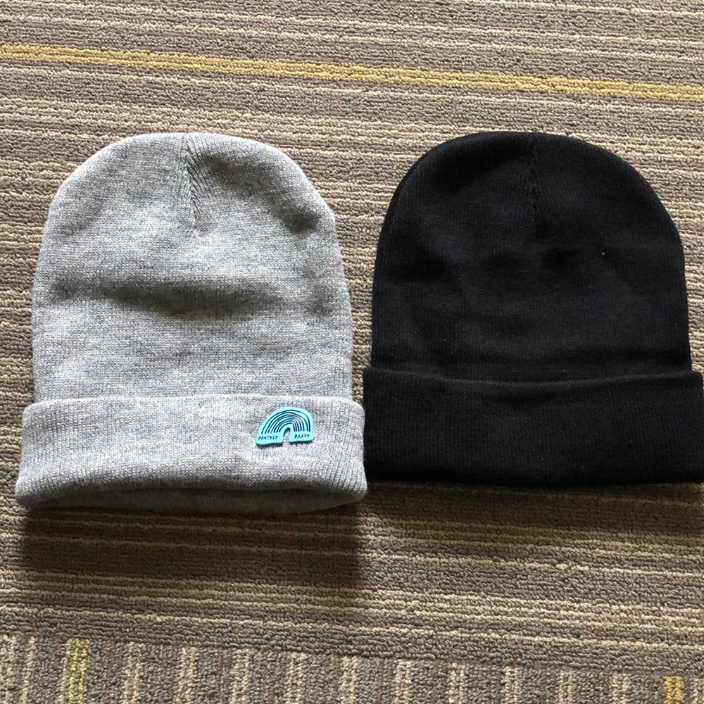 Set of two beanies
